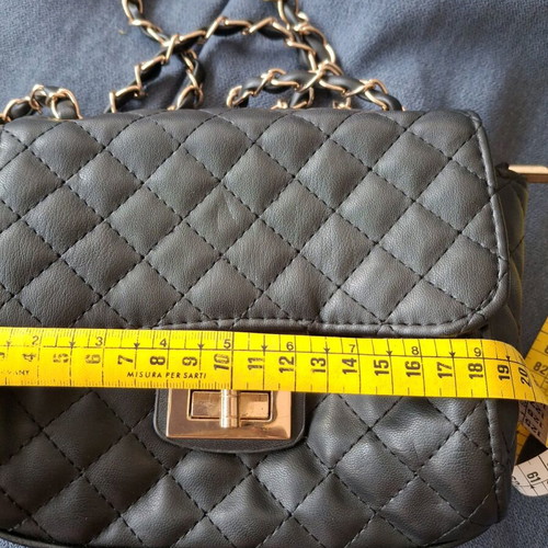 Women's black shoulder bag slightly used