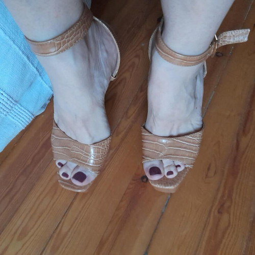 Freedom Delux Collection Croco Sandals size 37 like new, brown