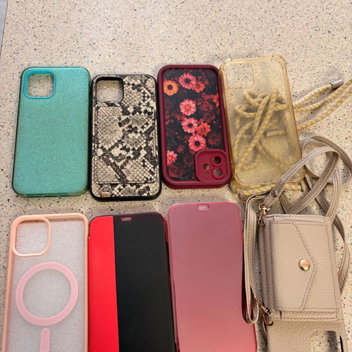 iPhone 12 phone cases like new, pack of 8