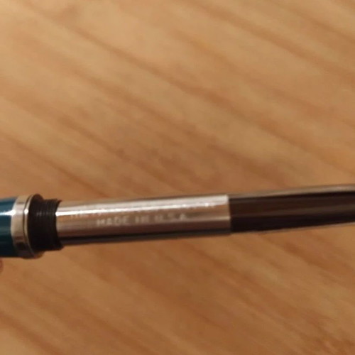 Vintage Parker 21 pen used, collectible green