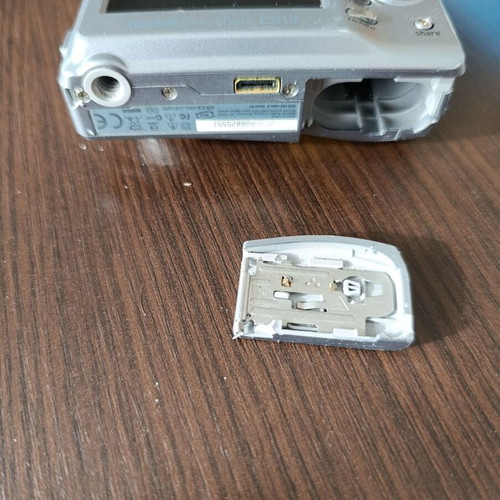 Kodak Easyshare C813 digital camera used, broken door