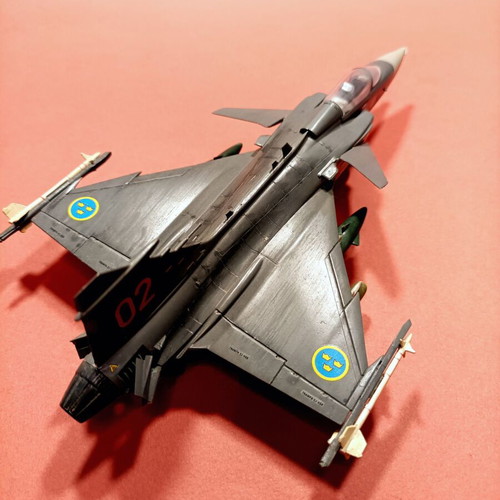 Plastic model Jas-39 Gripen 1/72 new, hand-painted