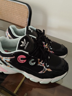 Adidas Astir Floral πολύχρωμα γυναικεία sneakers σαν καινούργια
