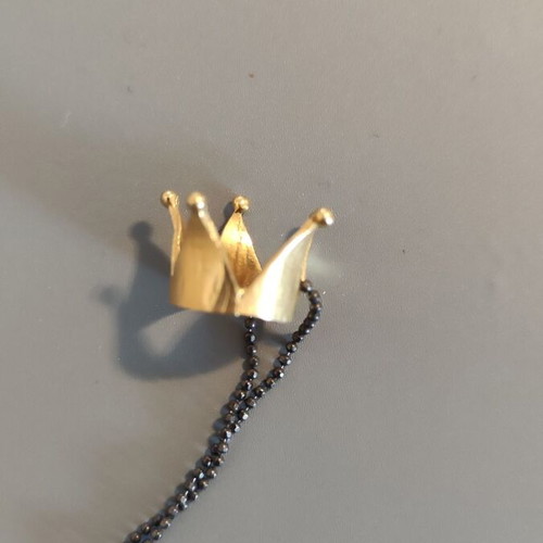 Necklace with 3D gold-plated crown like new, black chain