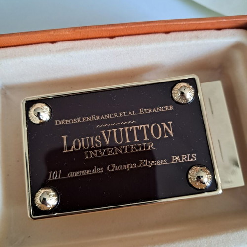 Louis Vuitton reversible leather belt with interchangeable buckles