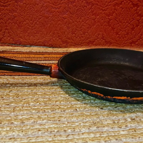 Husqvarna 240 cast iron pan like new