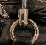 Emporio Armani αυθεντική τσάντα χειρός μαύρη ύφασμα με το logo με λουστριν και χρυσέςλεπτομέρειες (αγορά 560 ευρώ)
