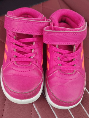 Adidas kids shoes size 23 like new