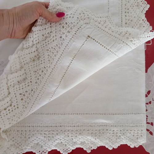 Handmade embroidered white tablecloth with thick crochet lace 200x160 cm like new