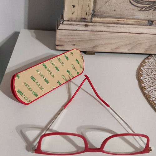 Presbyopic glasses 1.5 new with red silicone phone case