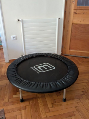 Energetics fitness trampoline with detachable legs