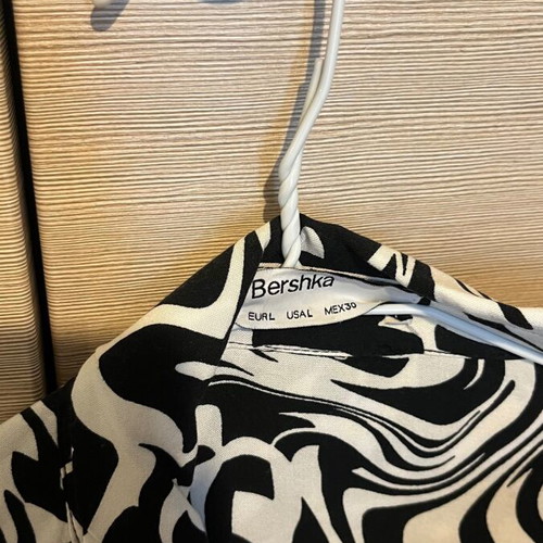 Bershka black and white blouse like new, size medium-large