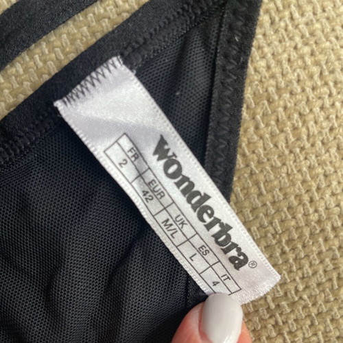 Wonderbra thong new unworn Medium/Large