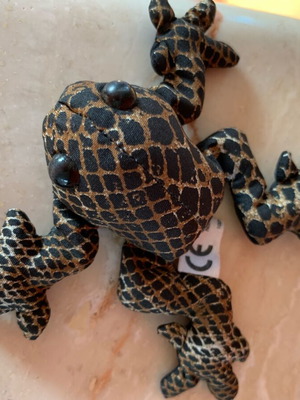 Decorative frog figurines handmade, filled with sand, new