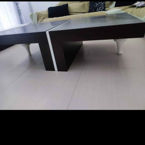 Coffee table 1.44x0.80 like new with white vintage legs