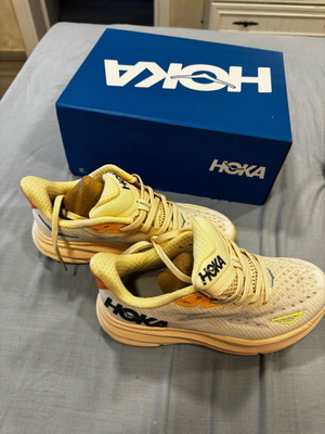 Παπούτσια Hoka Clifton 9 αθλητικά καινούργια, πολύχρωμα, μέγεθος 37.5