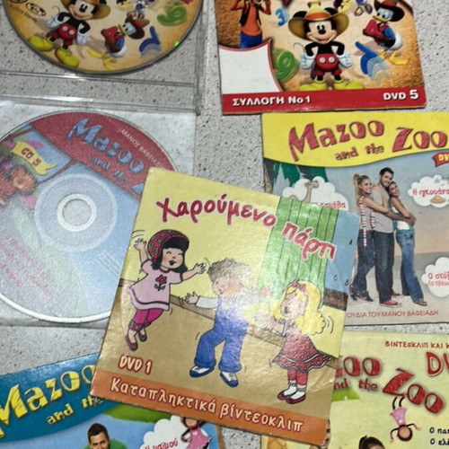 DVD set of 7 children's songs like new, dubbed