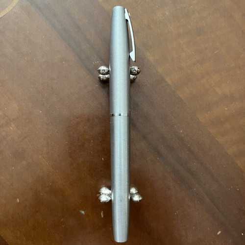 Sheafer pen like new, medium nib, needs ink cartridge