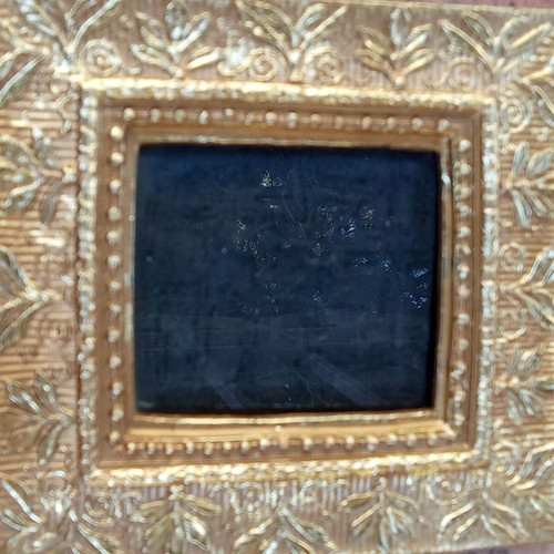 Small frame used in gold and caramel color