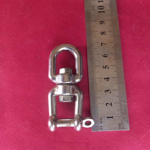 Stainless steel swivel with nautical shackle