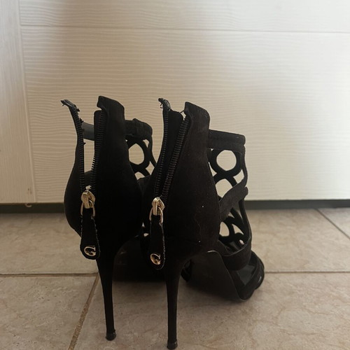 High Heels size 38 like new, black, stylish and comfortable