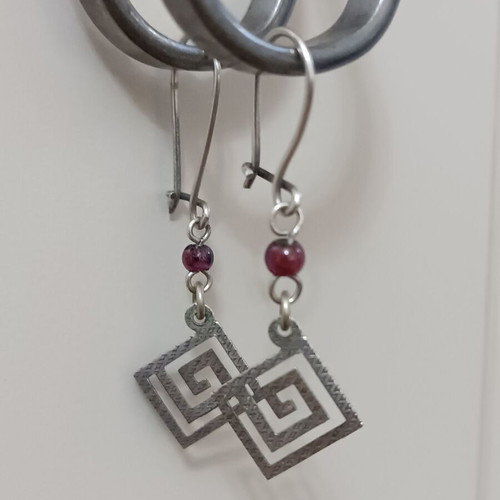 Silver 925 dangling earrings like new, lightweight