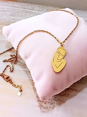 Handmade necklace with steel chain and double-sided mom-baby motif gold new