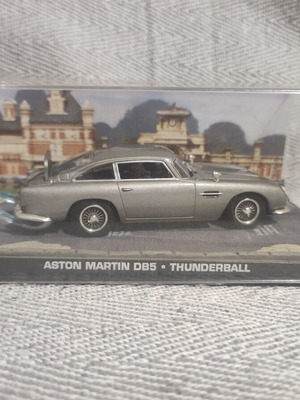 Aston Martin Thunderball 1:43 metal miniature new, James Bond Car Collection