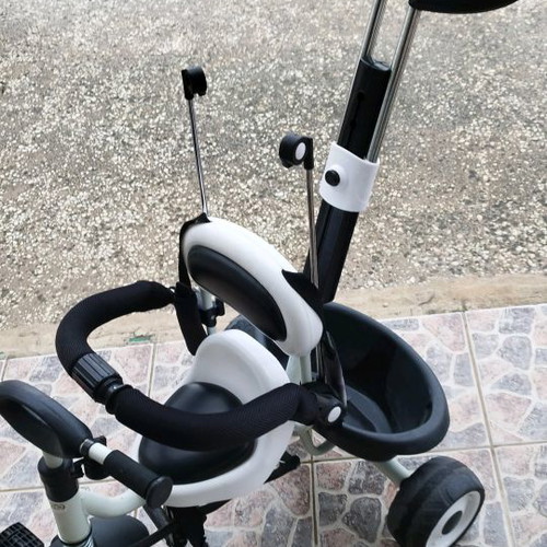 Children's tricycle bike used in good condition
