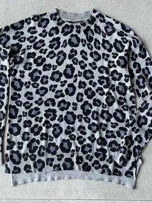 Women's thin knitted blouse with leopard pattern and gold buttons Sfera like new