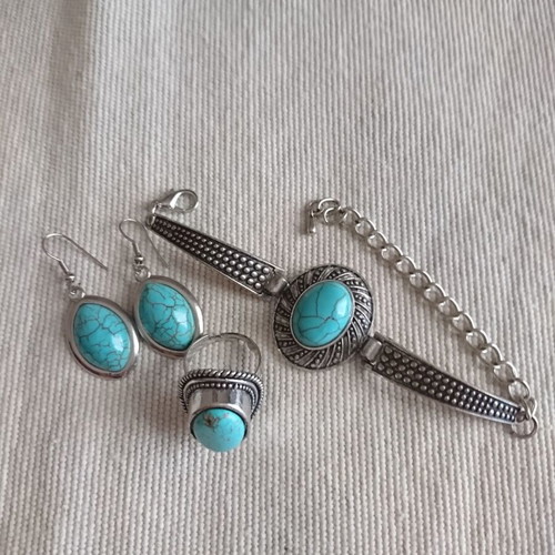 Boho jewelry set with turquoise oval insets, like new