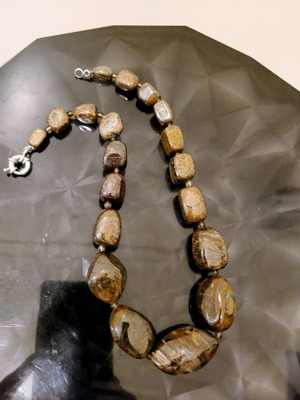 Necklace with genuine stones new