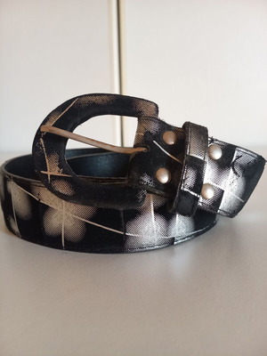 Black shiny belt like new with classic buckle