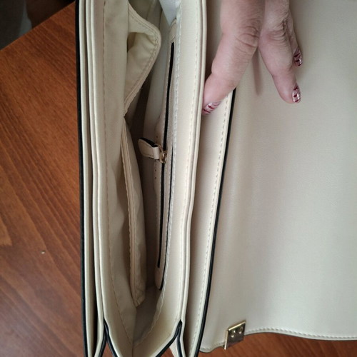 Twinset crossbody bag like new, cream with gold chain detail