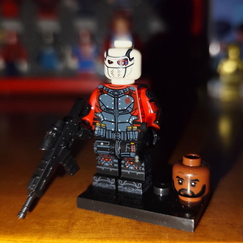 Deadshot φιγούρα σαν καινούργια με εξαρτήματα