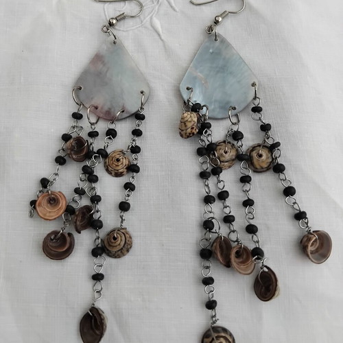 Boho earrings set of 2 with natural shells like new