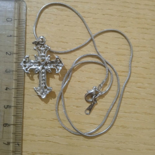 Cross with chain faux bijoux used