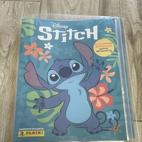 Stitch Panini album like new with 78 cards and 2 collectibles