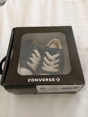Converse παπούτσια αγκαλιας με σκρατς με το κουτί τους σχεδόν αφορετα