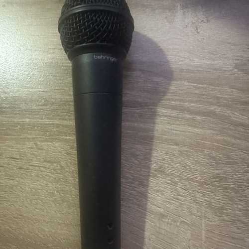 Behringer Ultravoice XM8500 dynamic microphone for vocals and podcast