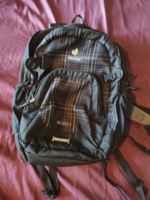 Deuter Graduate 28L backpack used, black and colorful