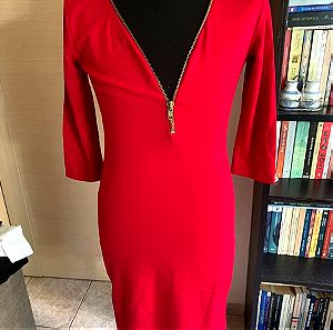 Κατακόκκινο ελαστικό φόρεμα large, με φερμουάρ 30εκ, μάκρος 100, μασχάλη 50, γοφοί 60, 15 ευρώ