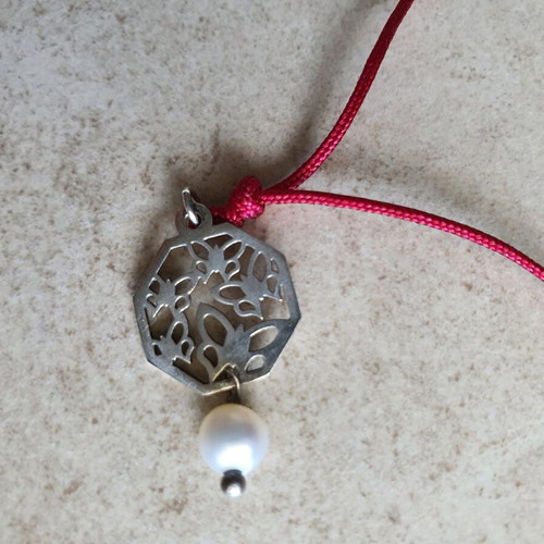 Necklace like new with fuchsia cord and silver pendant with pearl