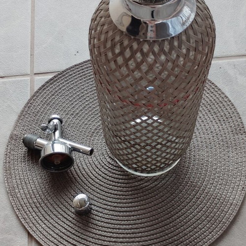 Siphon vintage used glass with metal mesh and chrome head
