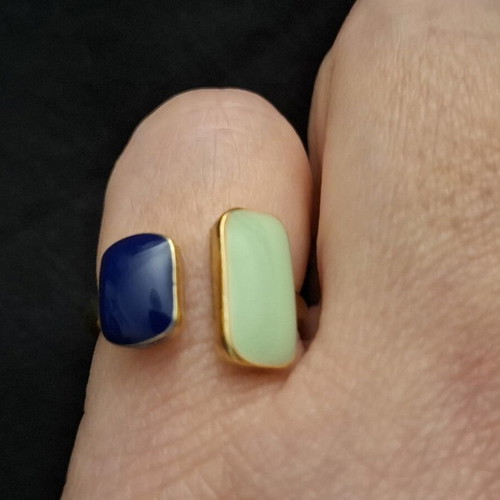 Adjustable ring in shades of blue