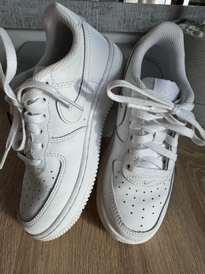 Nike Force 1 νούμερο 30 σαν καινούργια, λευκά παπούτσια