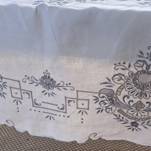 Vintage Madeira linen tablecloth like new, large