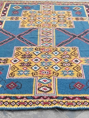 Handmade embroidered wool rug 163×226 cm, like new