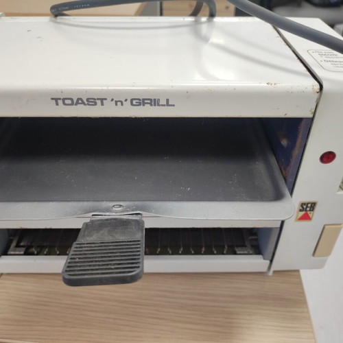 Toast 'n' Grill toaster grill, 2 units for parts