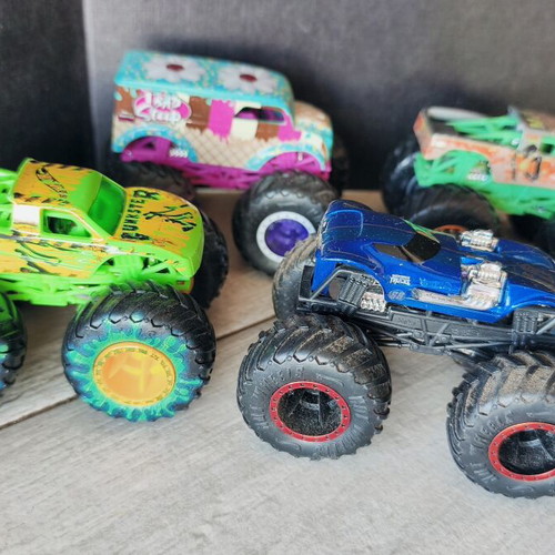 Hot Wheels trucks, pack of 7